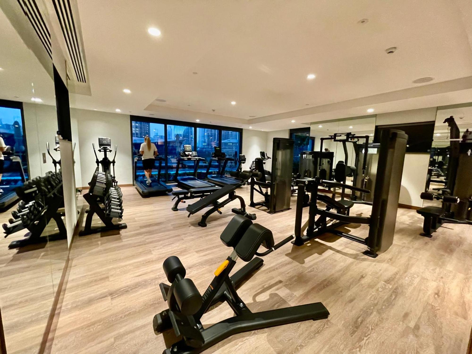 We Special - Half Off I High Floor L By Burj Khalifa & Dubai Mall I Pool L Gym Apartment *