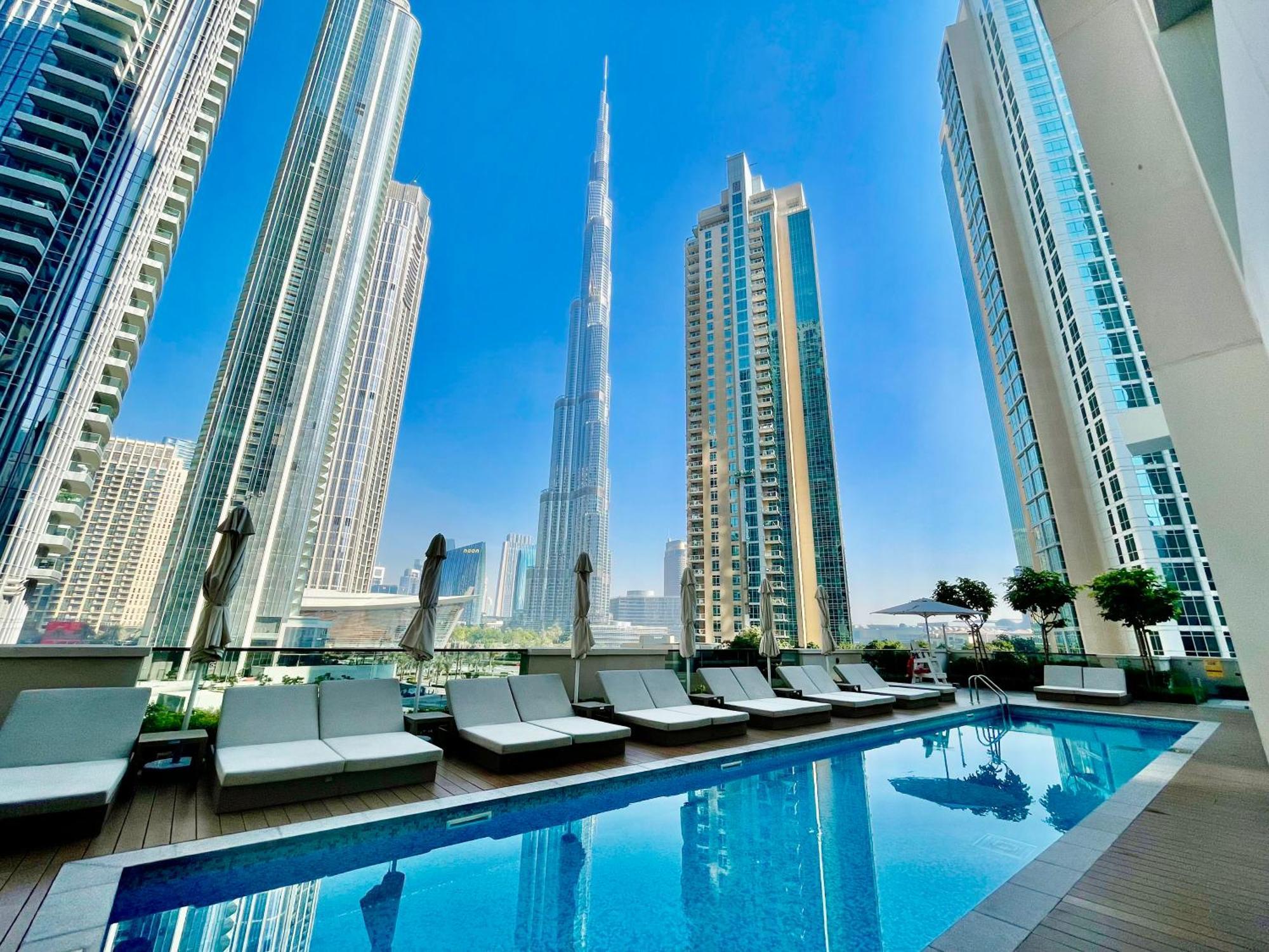 We Special - Half Off I High Floor L By Burj Khalifa & Dubai Mall I Pool L Gym Dubai