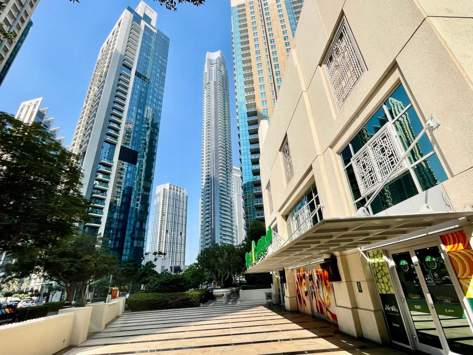 We Special - Half Off I High Floor L By Burj Khalifa & Dubai Mall I Pool L Gym Apartment Dubai