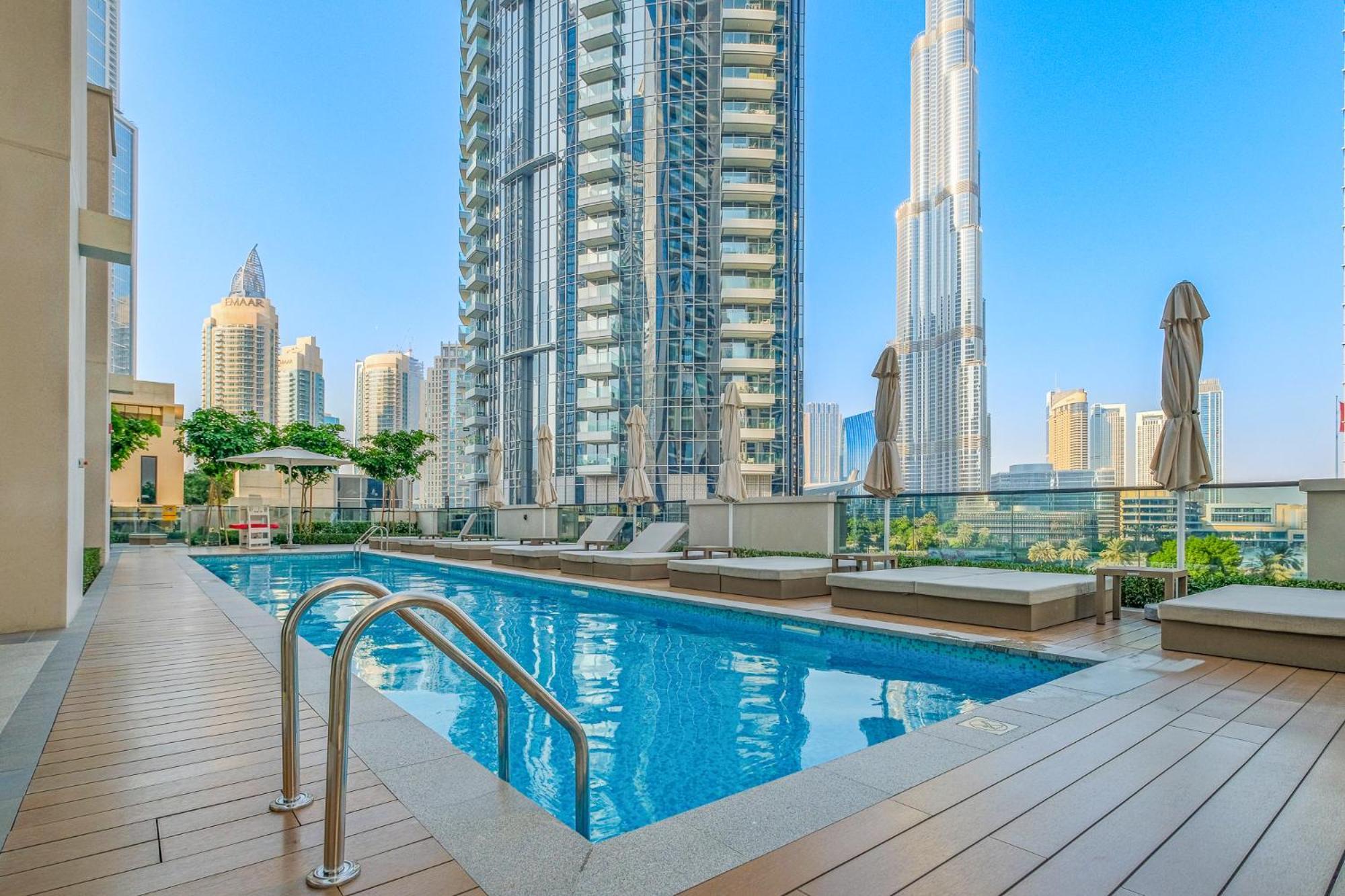 We Special - Half Off I High Floor L By Burj Khalifa & Dubai Mall I Pool L Gym Apartment Dubai