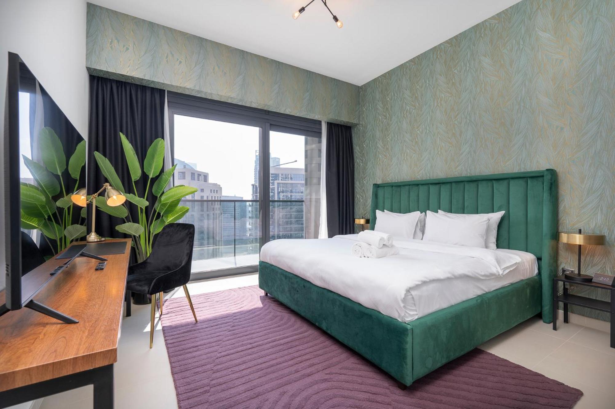 We Special - Half Off I High Floor L By Burj Khalifa & Dubai Mall I Pool L Gym Apartment