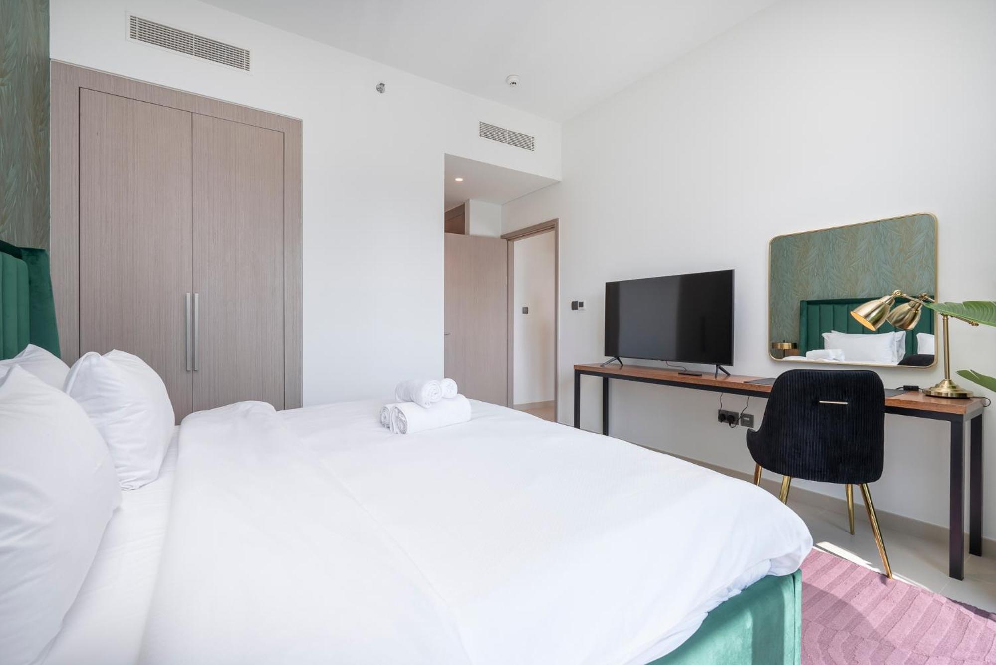 Apartment We Special - Half Off I High Floor L By Burj Khalifa & Dubai Mall I Pool L Gym