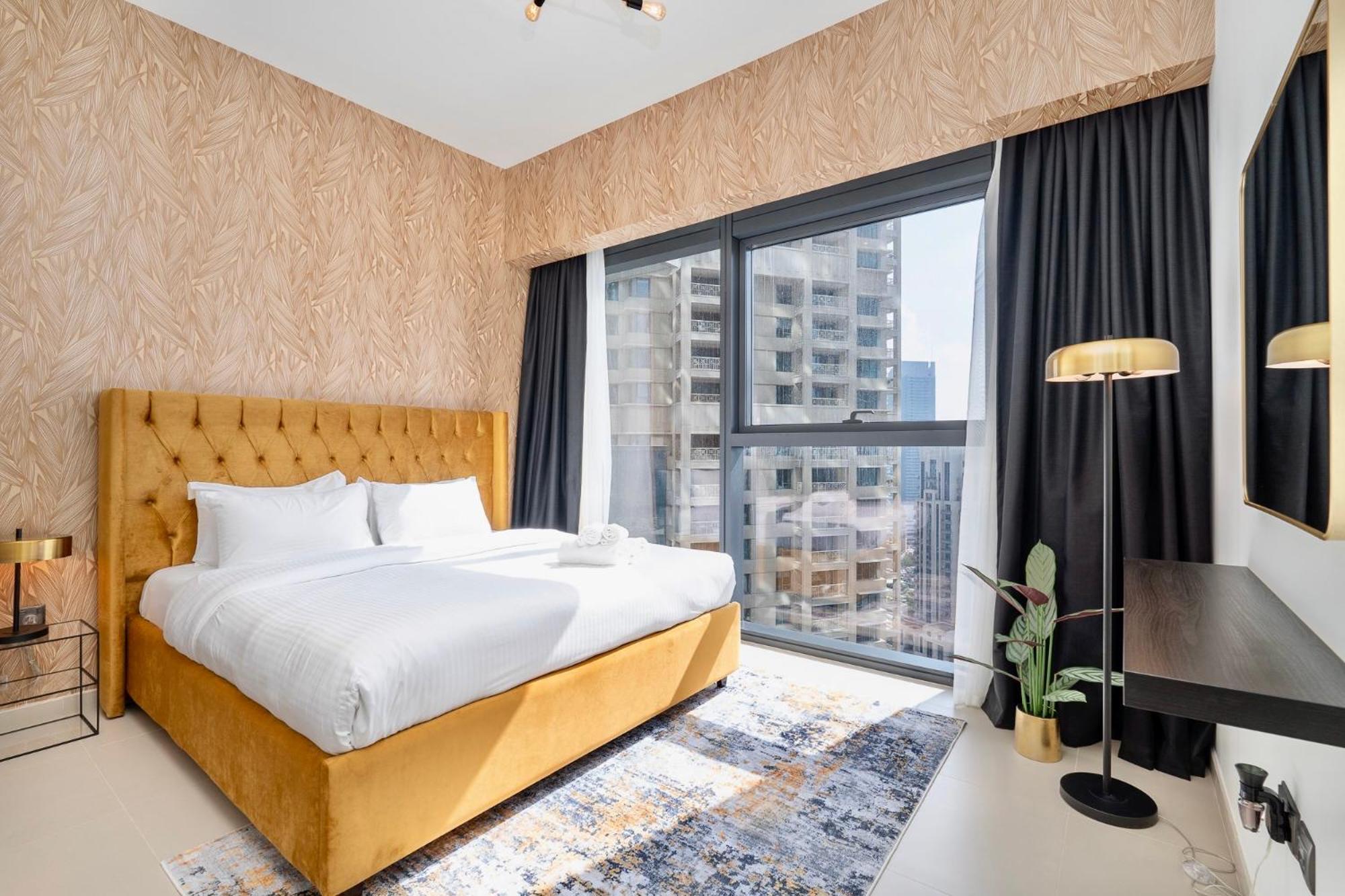 We Special - Half Off I High Floor L By Burj Khalifa & Dubai Mall I Pool L Gym Apartment