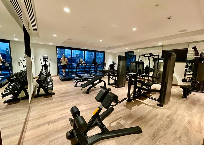 Chic Luxe 2Br I High Floor L By Burj Khalifa & Dubai Mall I Pool L Gym