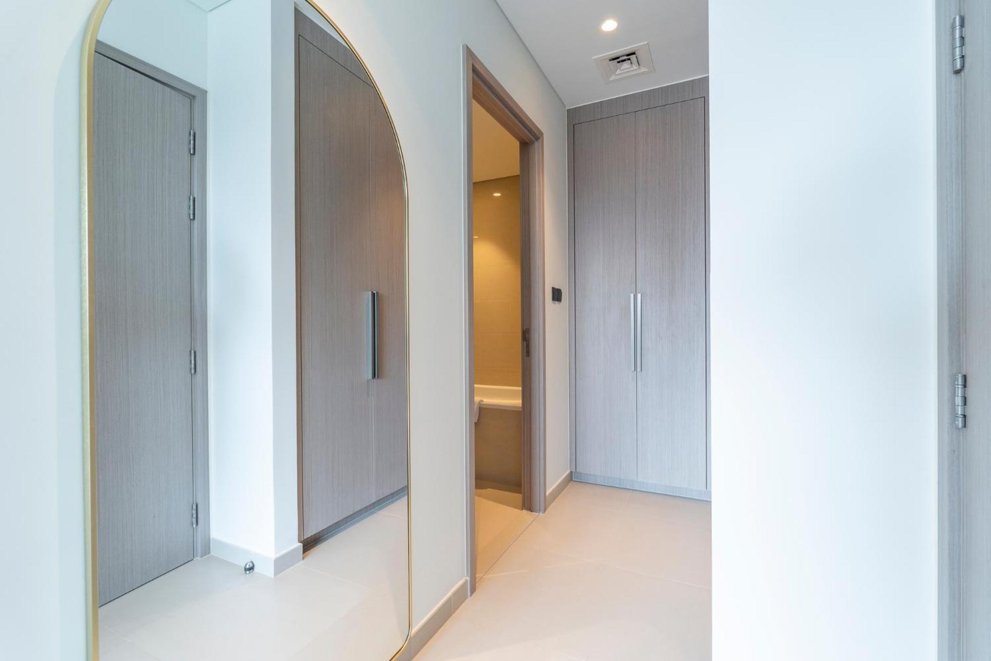 Appartamento Chic Luxe 2br I High Floor L By Burj Khalifa & Mall I Pool L Gym Dubai